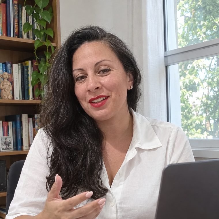 Mariana Medici en una consulta por videollamada